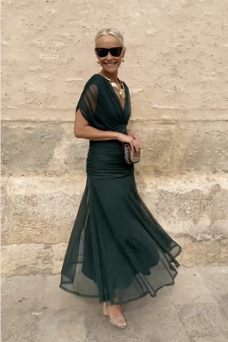 Elegant v-neck flowing maxi dress for women - 11