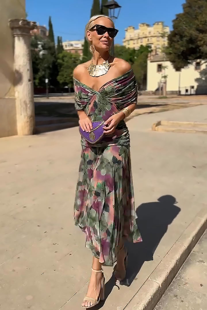 Elegant v-neck flowing maxi dress for women - 4