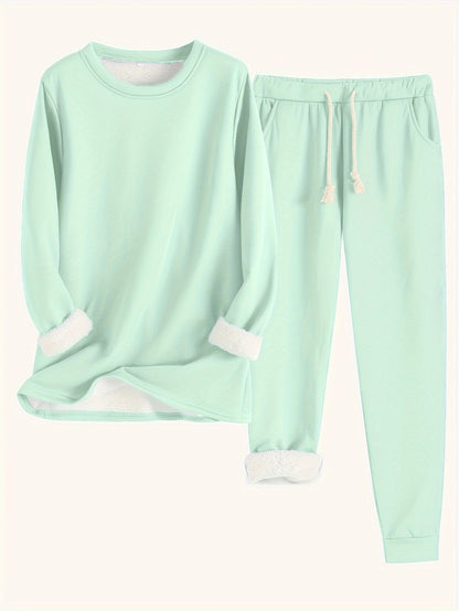 Relaxed Two Piece Lounge Set Stylish for Women | Mireya