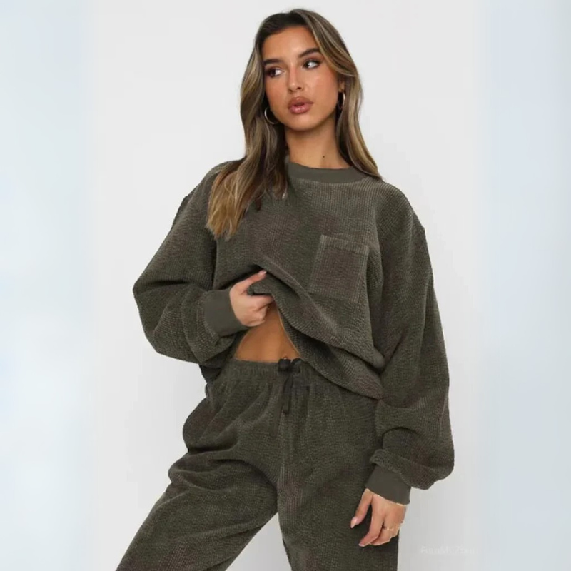 Comfortable everyday casual sweatshirt for women | Cordella - 1