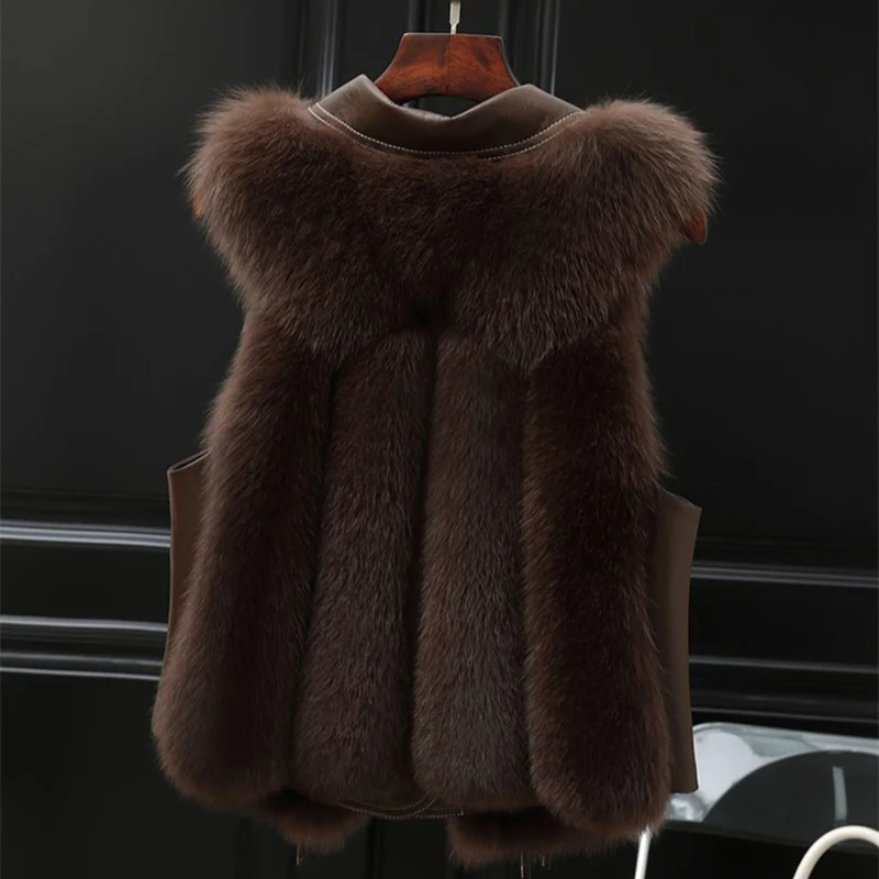 Elegant everyday faux fur sleeveless vest for women | Nereida -6