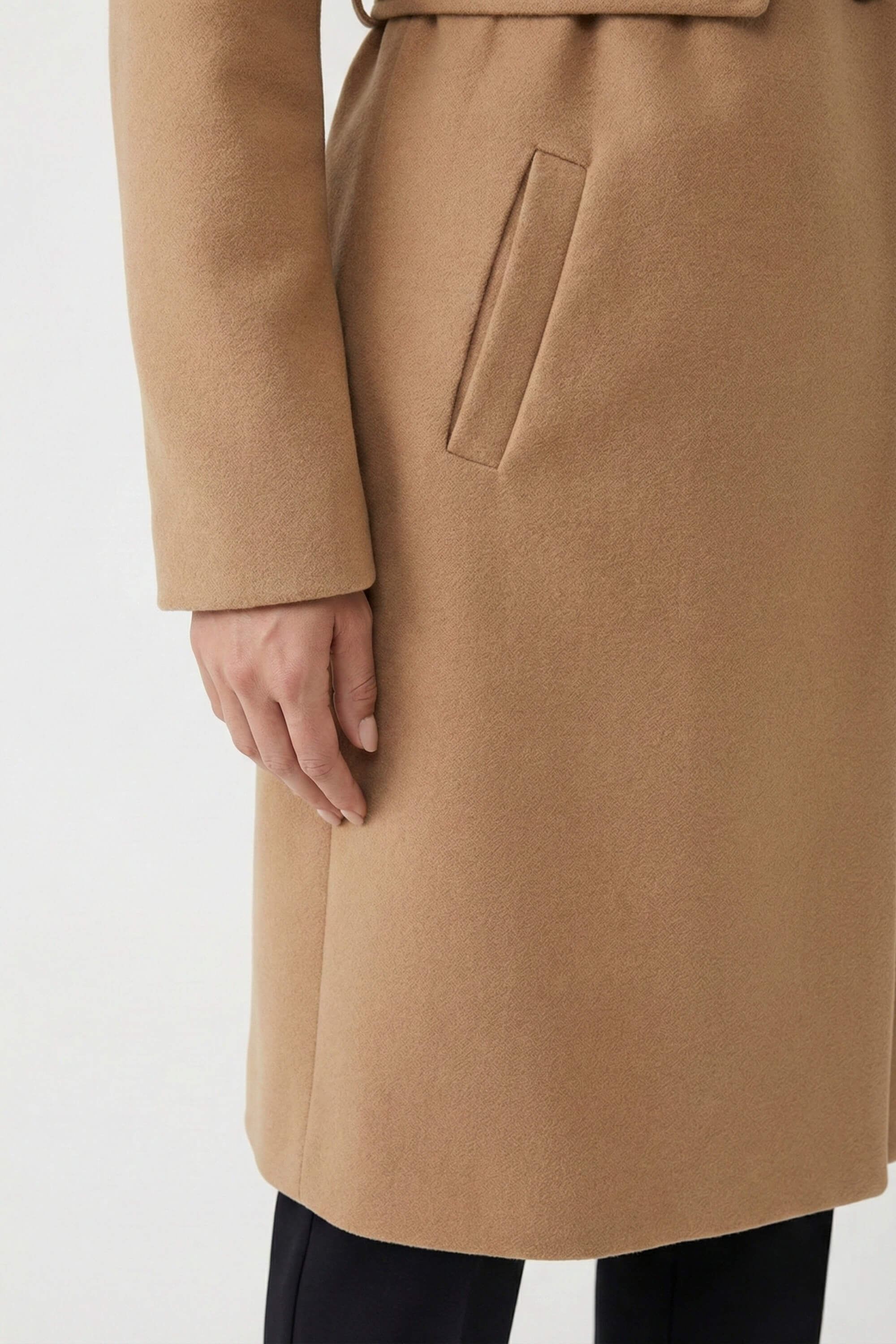 Elegant long coat with streamlined silhouette for women | Caurelle
