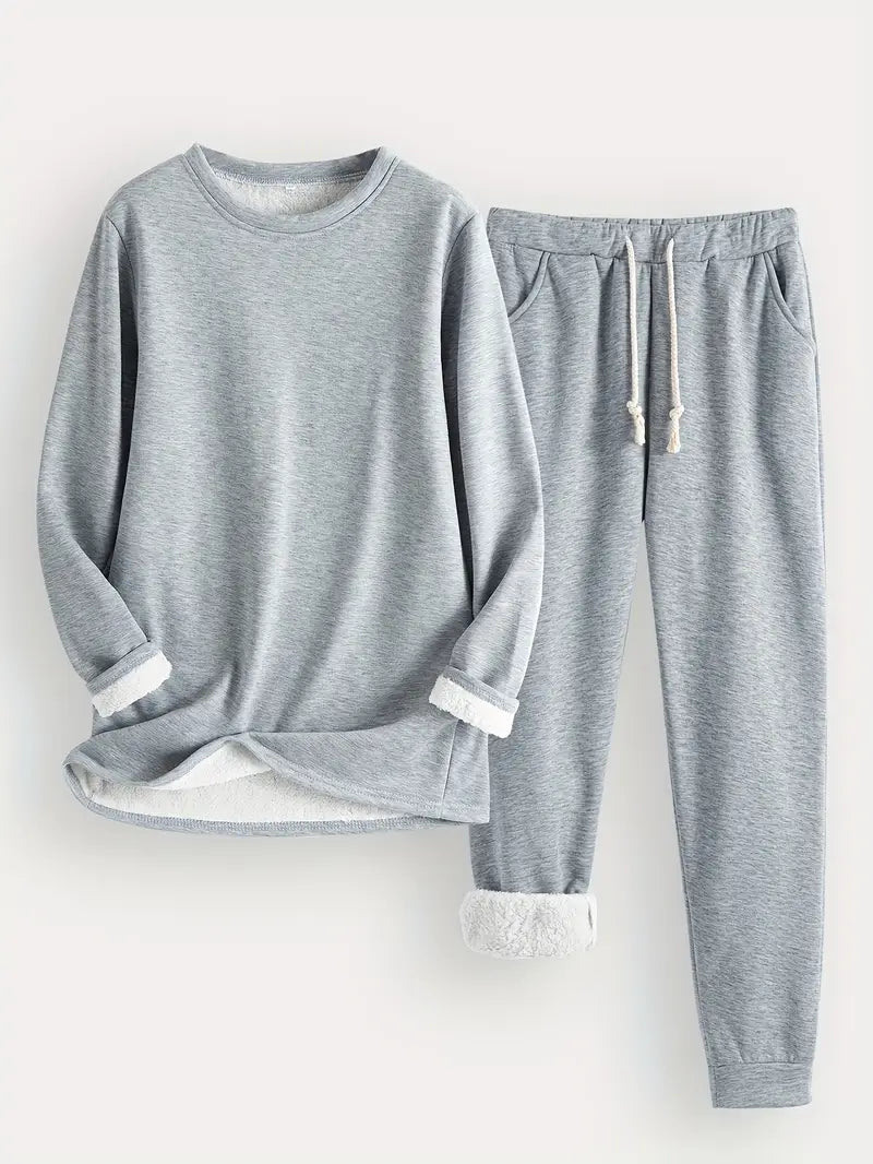 Relaxed Two Piece Lounge Set Stylish for Women | Mireya