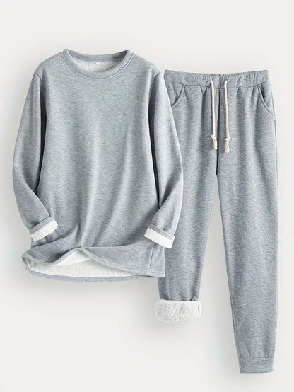 Relaxed Two Piece Lounge Set Stylish for Women | Mireya