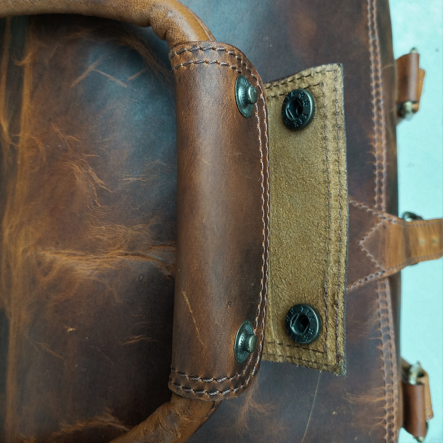 Classic structured everyday hard wax travel bag for women -9