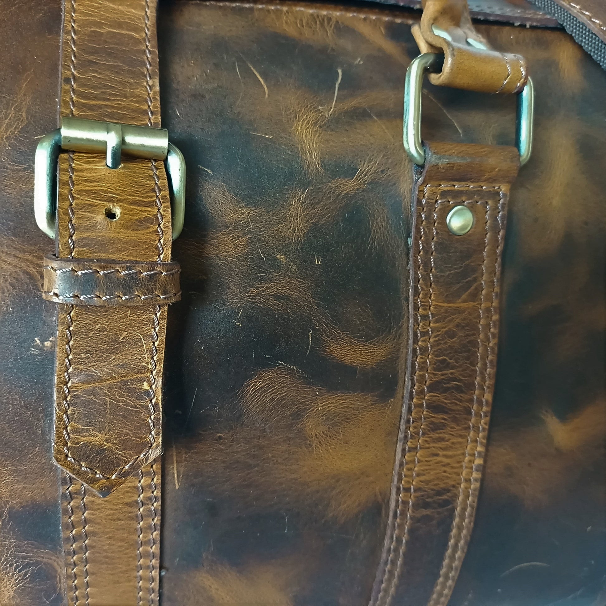 Classic structured everyday hard wax travel bag for women -10
